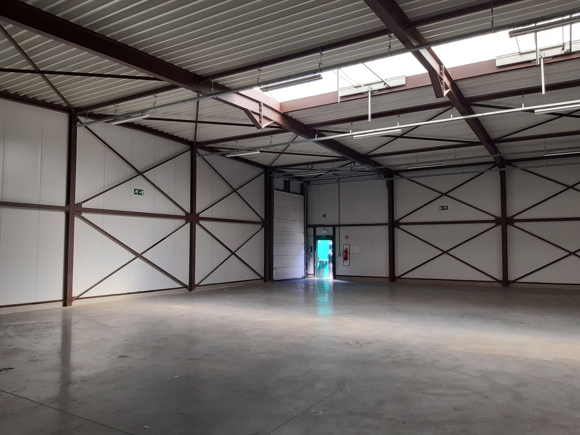 Bedrijfsunit van 575 m² te huur in Sint-Truiden. - foto 4