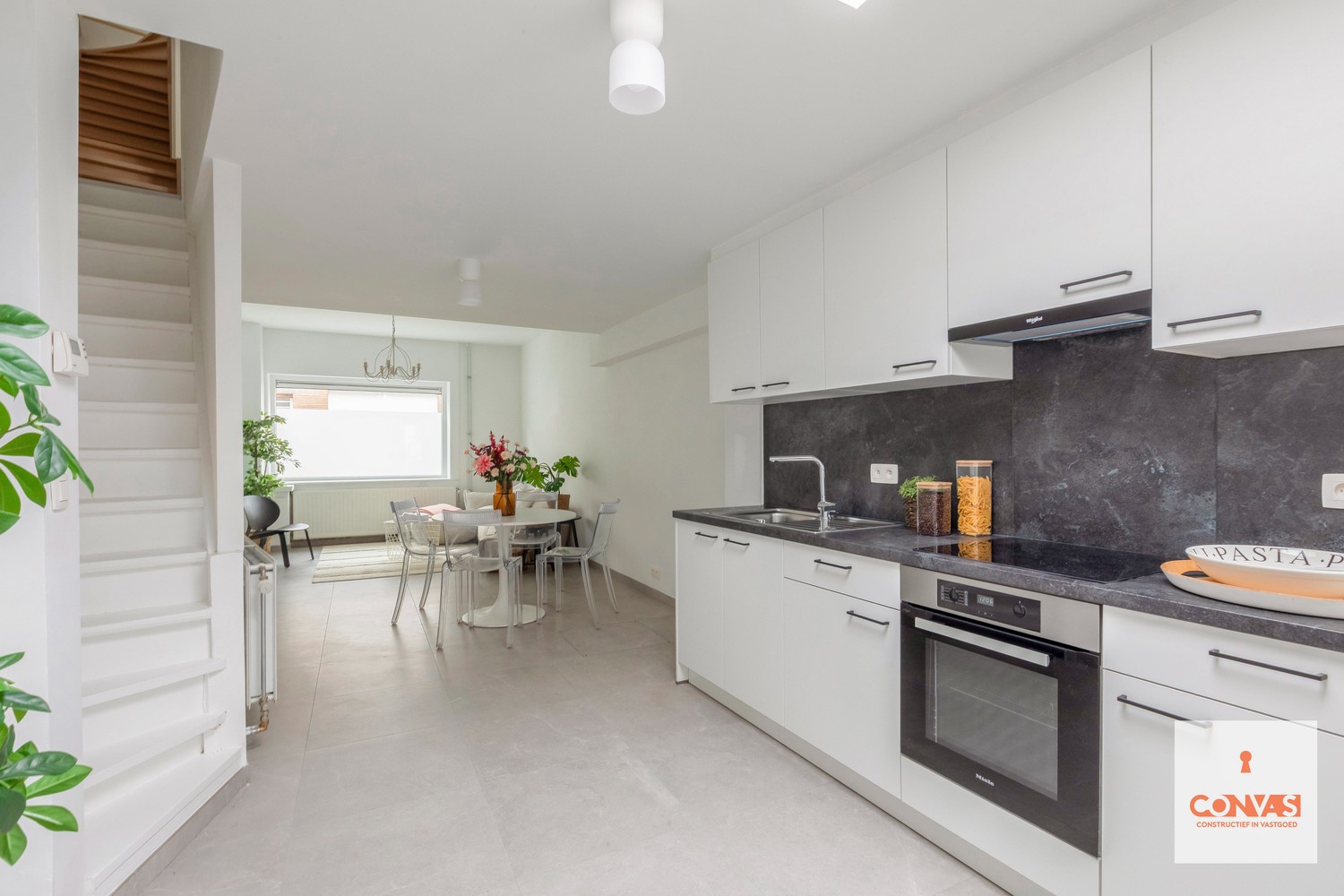 Verhuurde gerenoveerde woning met drie slaapkamers - photo 4