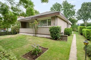 Op zoek naar een ruime (222m²), lichtrijke woning op een absolute toplocatie?Deze instapklare laagbouwwoning in het hart van De Sterre combineert...