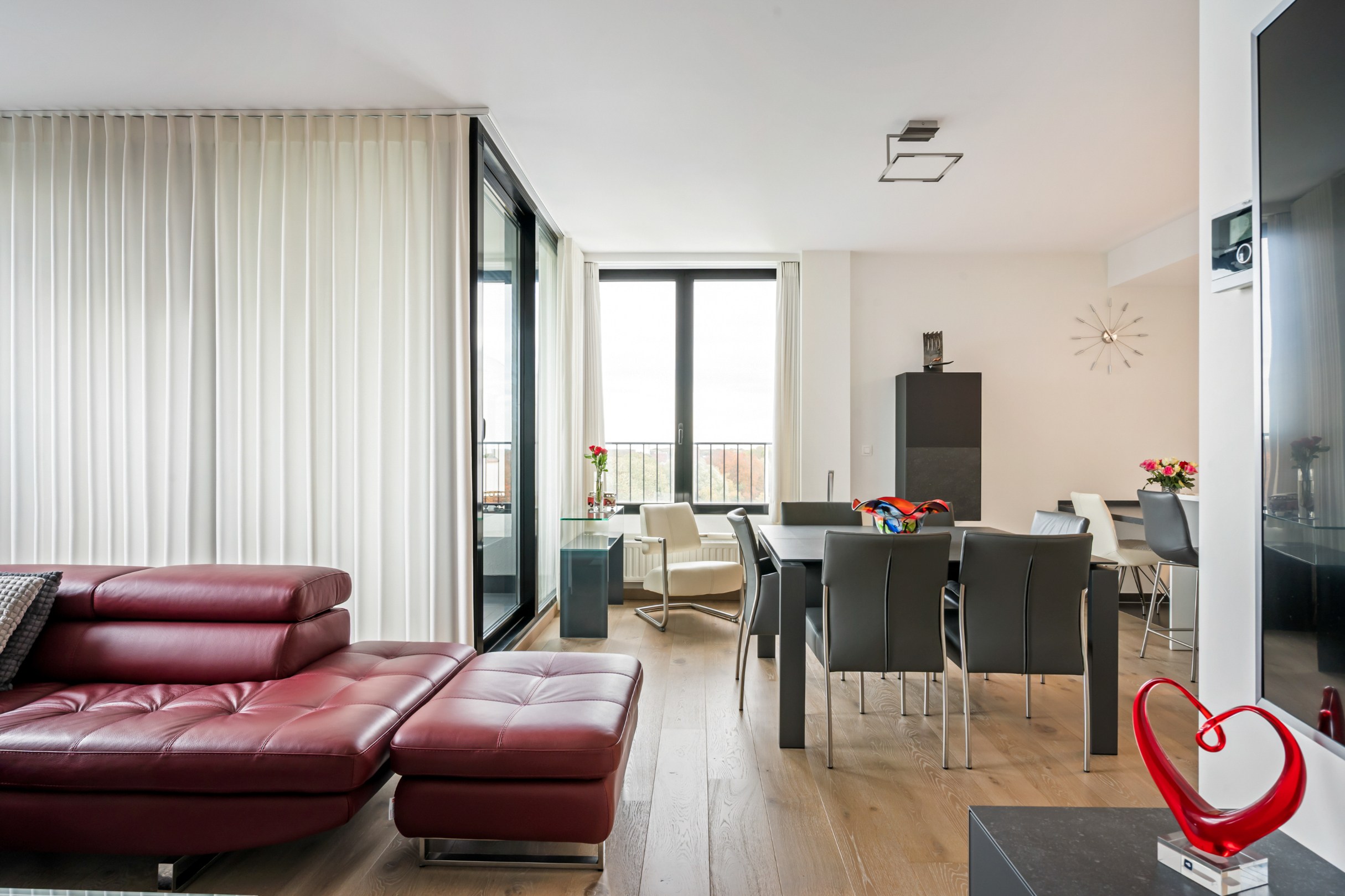 TOP afgewerkt appartement op 8e verdieping met 2 slaapkamers - foto 3