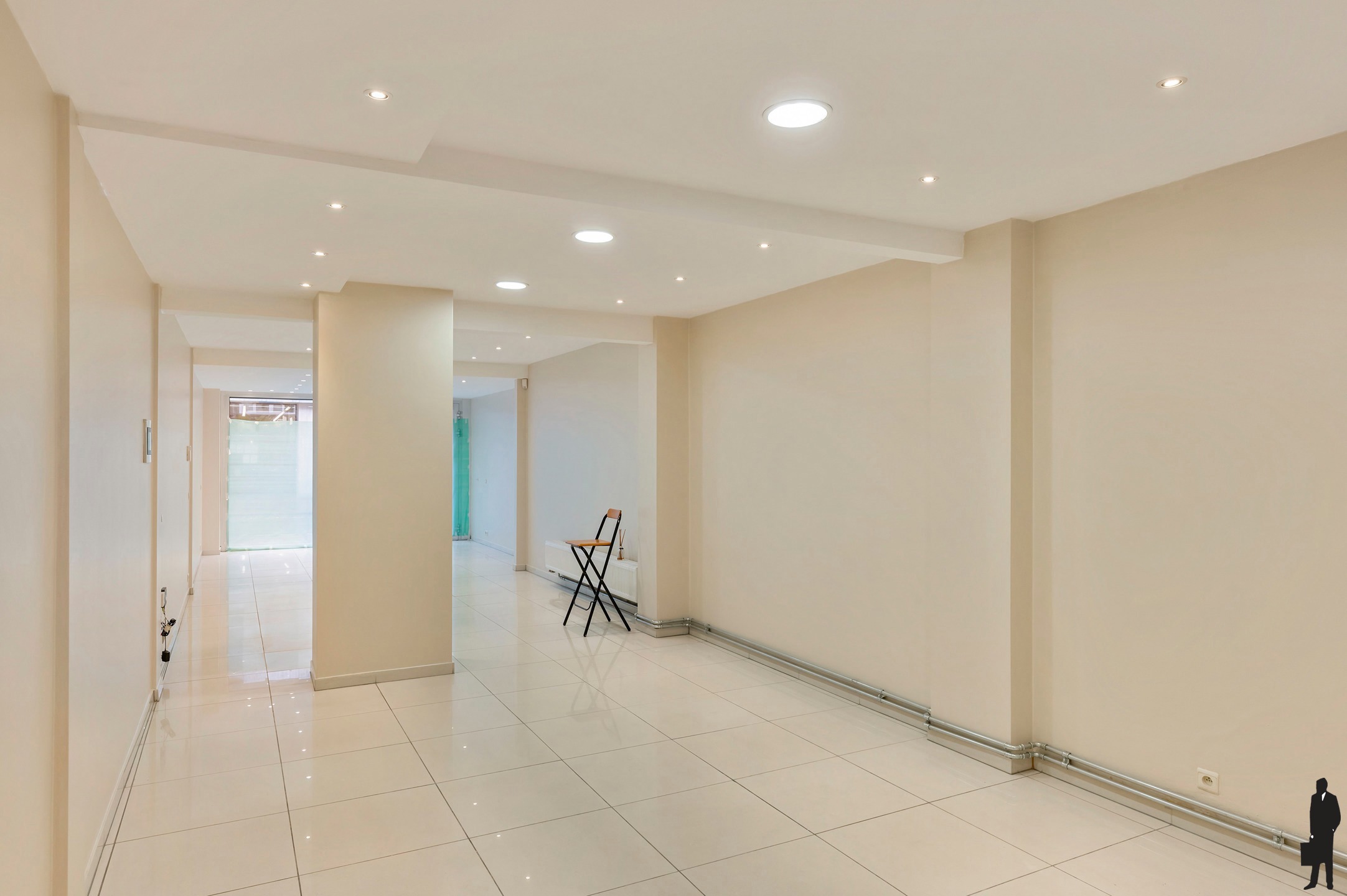 Lichtrijk commercieel gelijkvloers op toplocatie. - foto 3