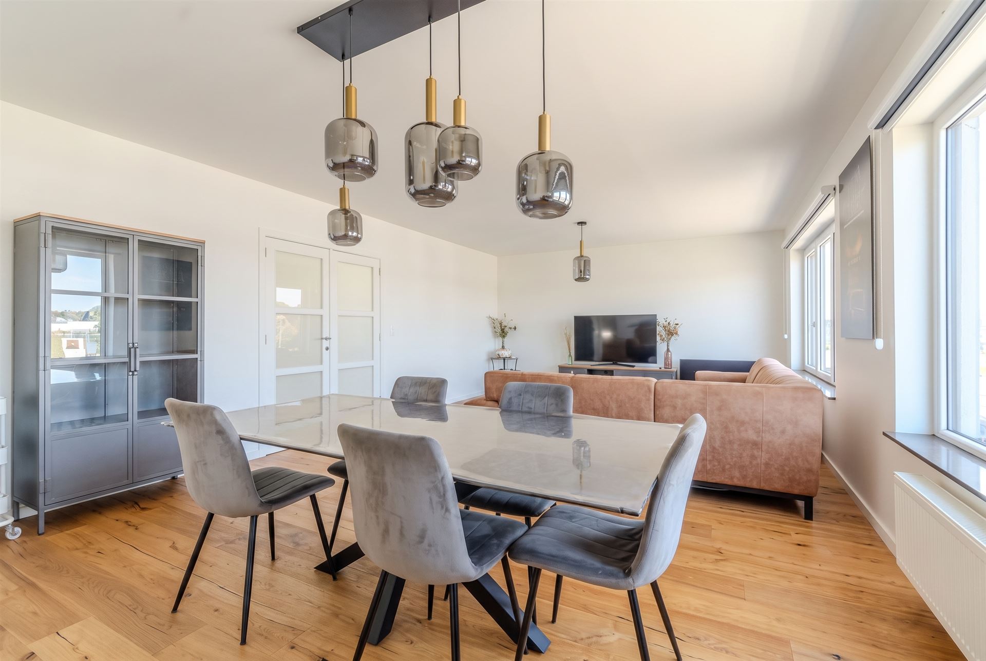 Zeer ruim + lichtrijk gerenoveerd appartement! ☀️ - foto 4