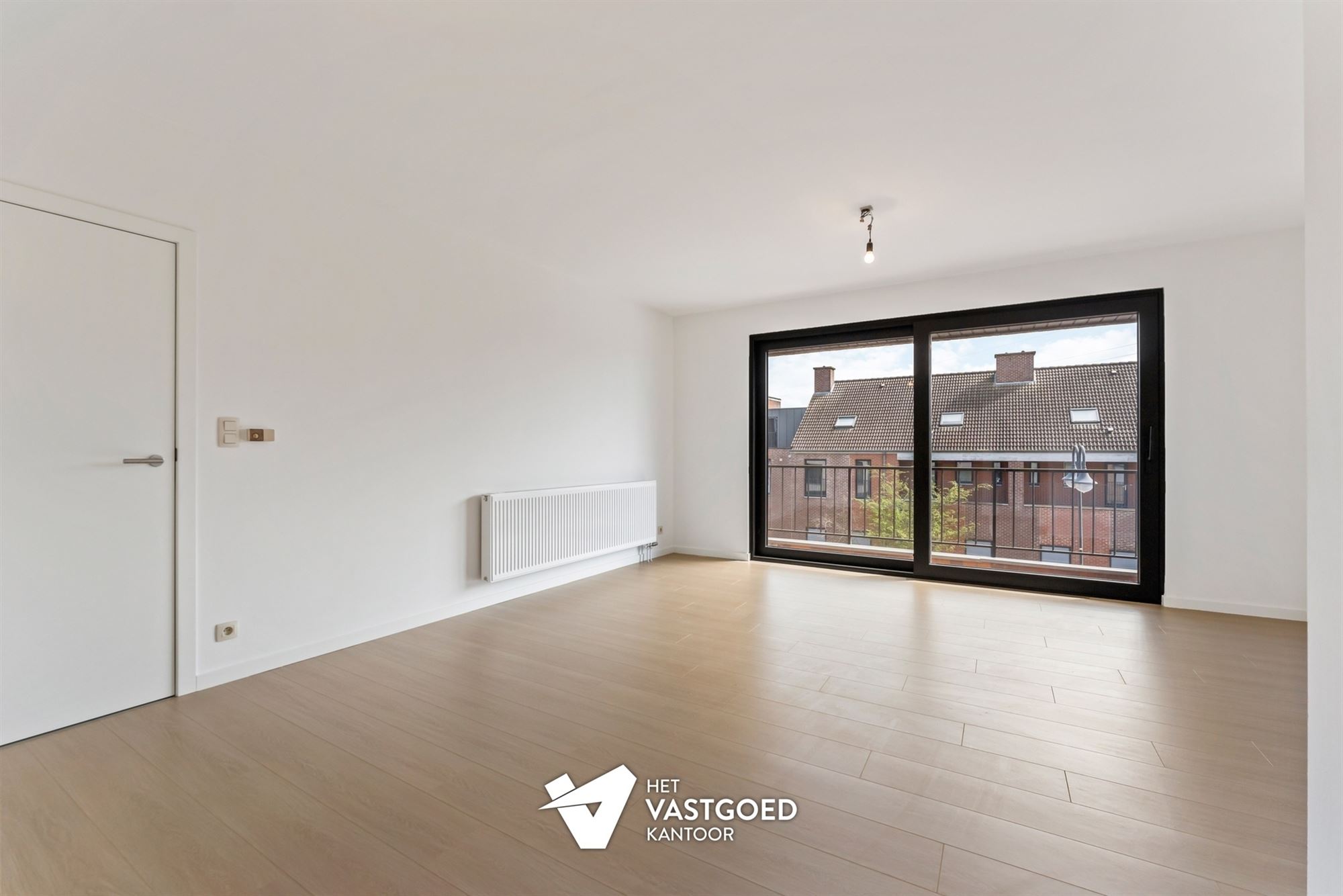 VOLLEDIG GERENOVEERD APPARTEMENT (65M²) MET 1 SLAAPKAMER, AUTOSTAANPLAATS EN GARAGEBOX TE HEUSDEN-ZOLDER - foto 4