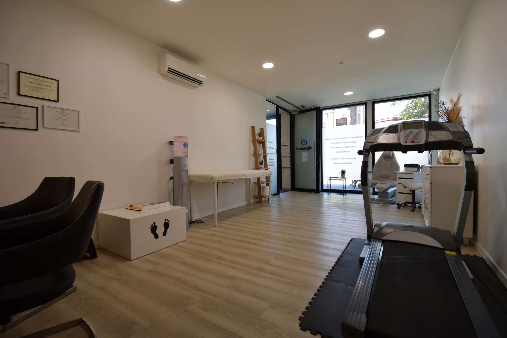 Centraal gelegen ingerichte kantoorruimte in het centrum van Oedelem - foto 5