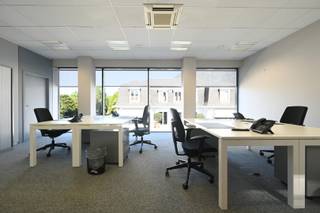 Business Center Adequat biedt een volledig ingerichte kantoorruimte van 34 m² aan, gunstig gelegen langs de Brusselsesteenweg in Melle. Dankzij...
