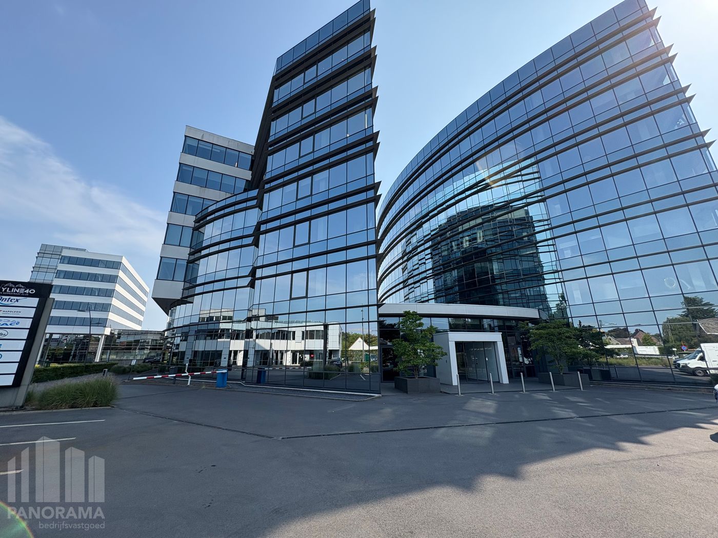 1.160 m² high-end kantoorruimte op topligging naast de E40 - foto 2
