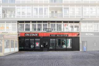Indeling:Het commerciële gedeelte is ruim en functioneel. Het omvat een lichte verbruikszaal (60 m²), een professionele keuken (10 m²) en...