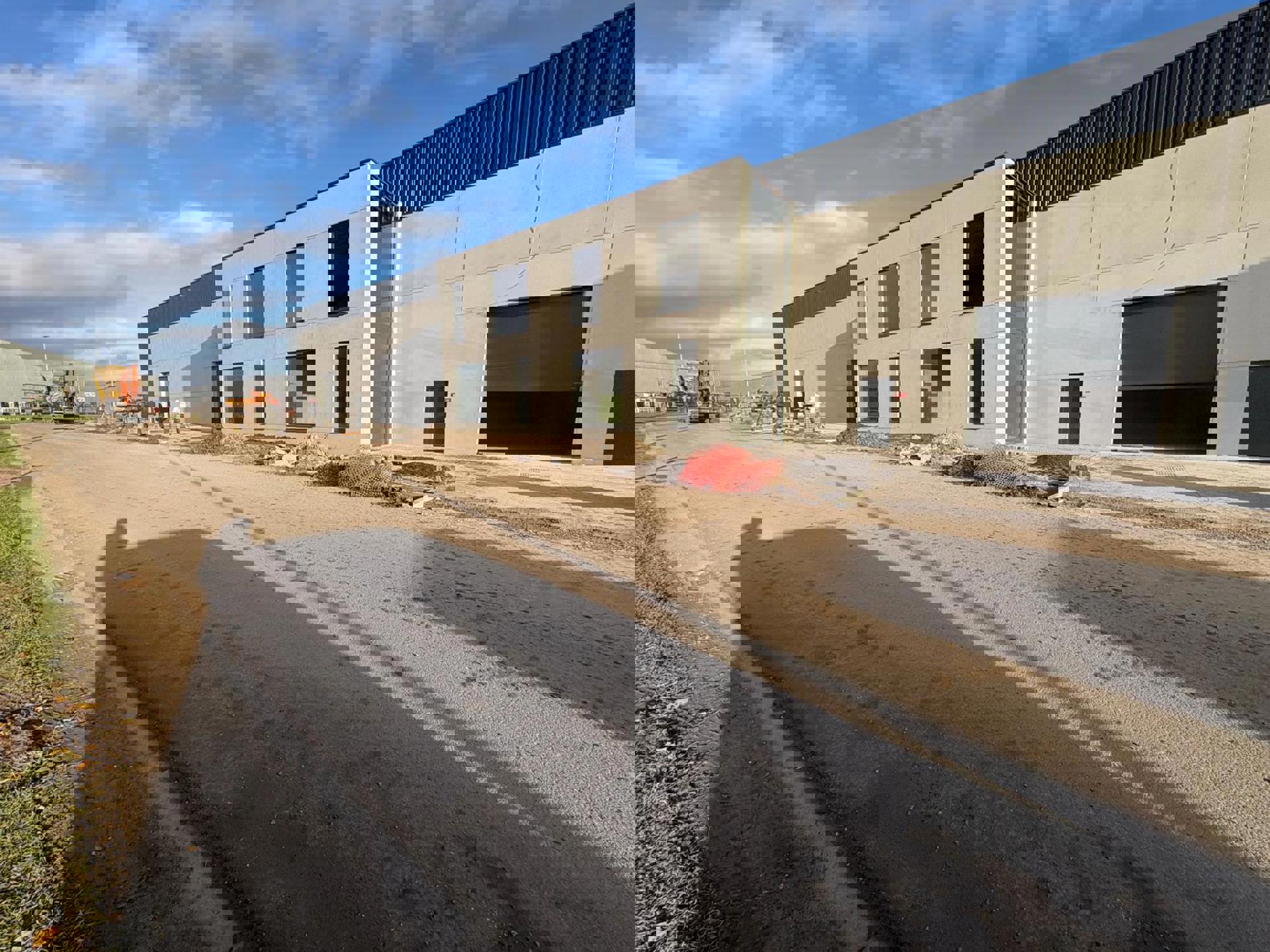 Bedrijfsunit met apart kantoor in Oostkamp! (opp 704m2) - foto 5