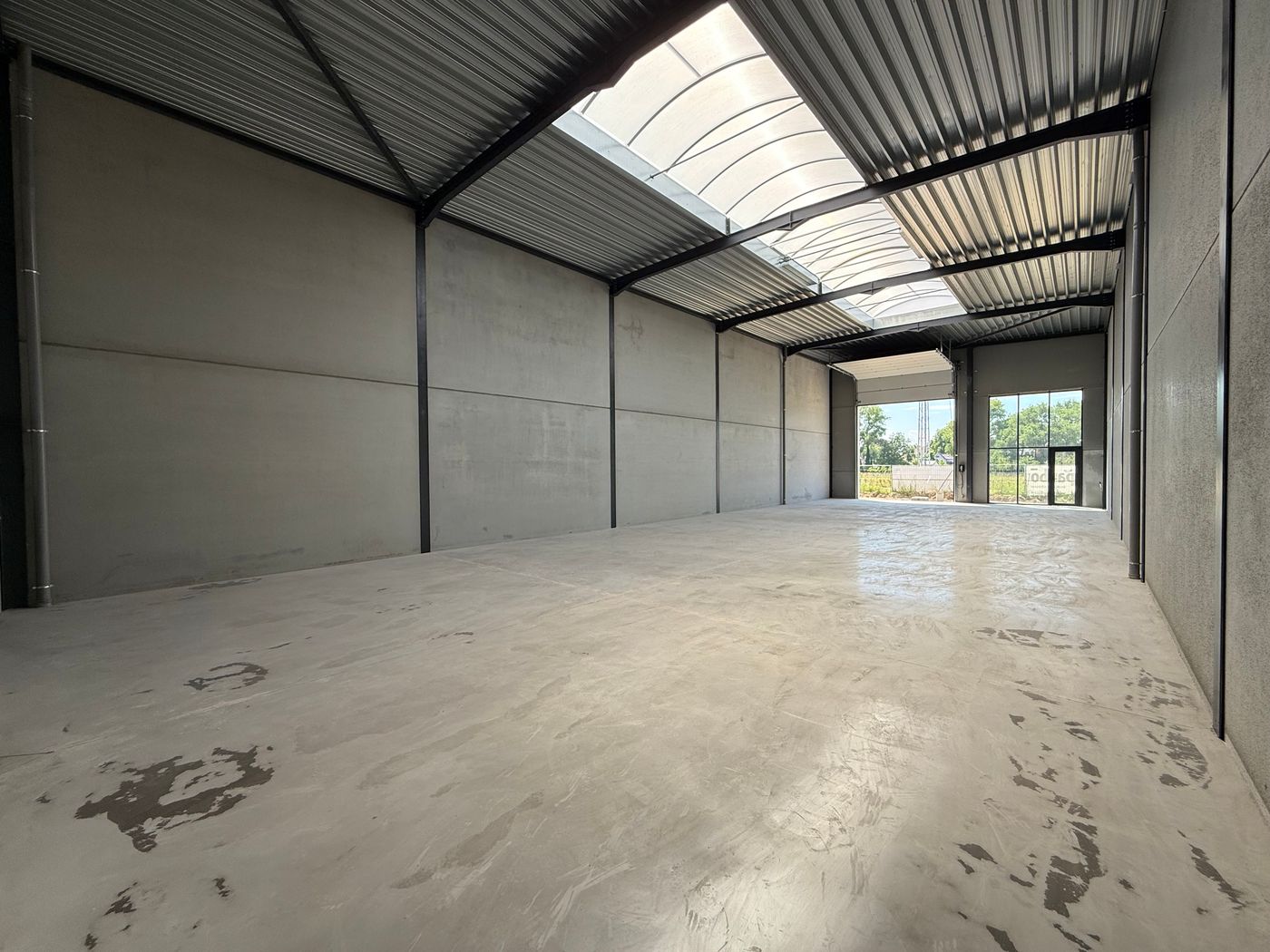 276 m² nieuwbouw KMO-unit/showroom met grote glaspartijen - photo 4