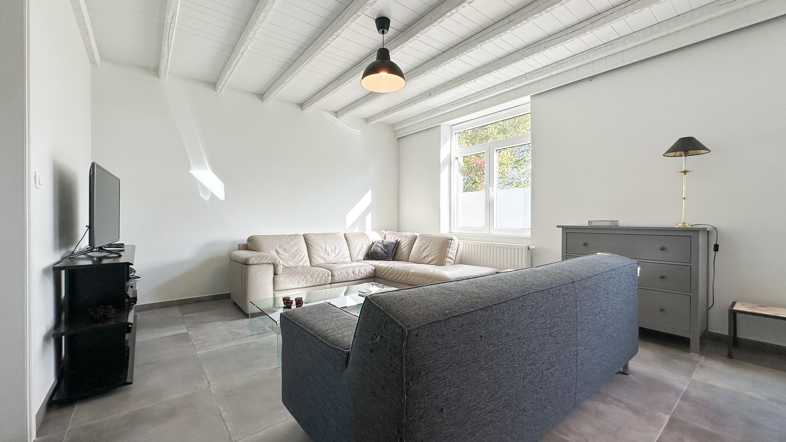 Charmante woning met 2 slaapkamers en een polyvalente ruimte - foto 4