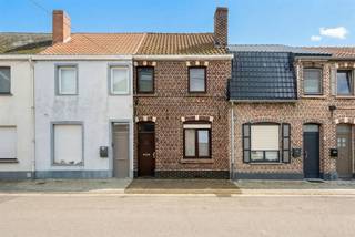 Gezellige woning met uitweg te koop!Indeling: inkomhal, leefruimte met gaskachel, keuken met ontbijthoek, badkamer, berging. Op de eerste verdieping...