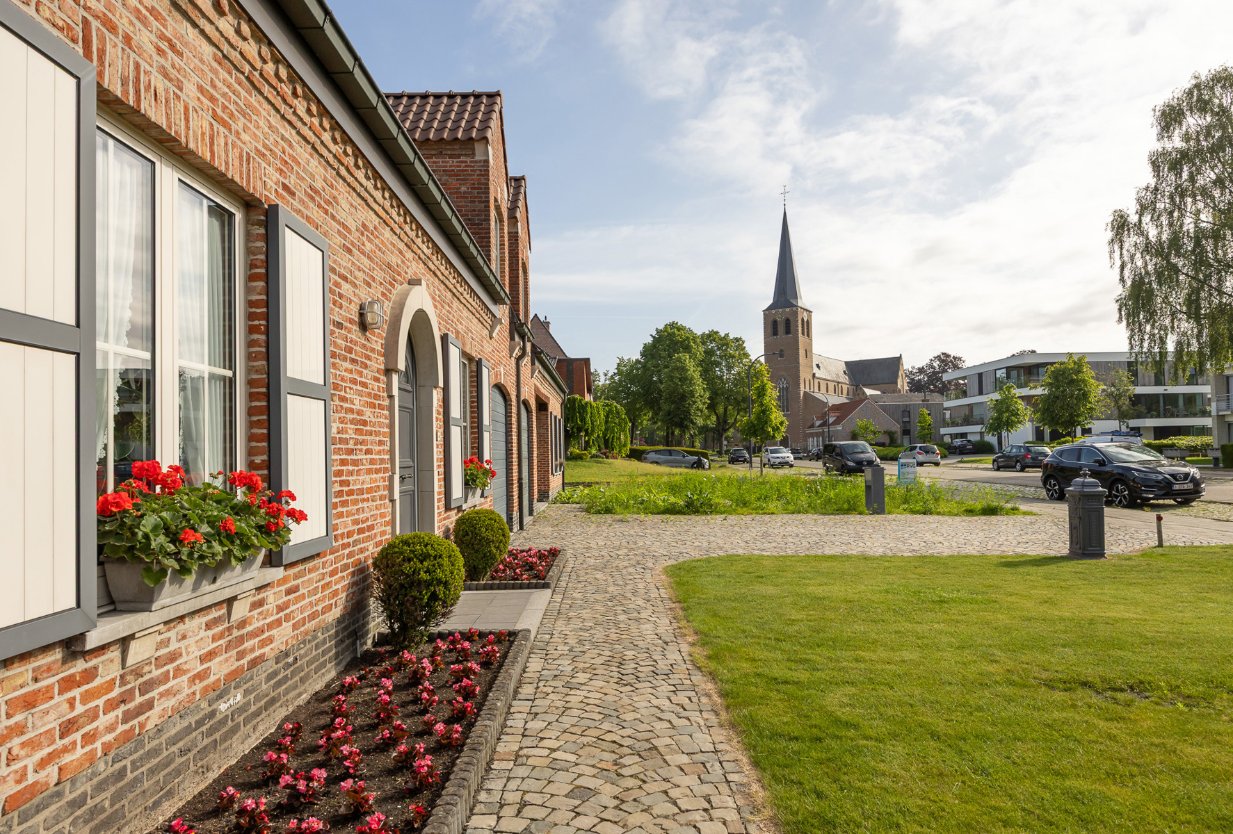 Charmante halfopen woning met 4 slaapkamers - foto 2
