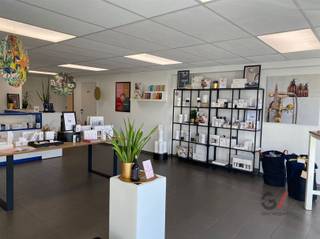 Sur la route de liaison très fréquentée entre Louvain et Malines, cet espace commercial de 250m² et d'une largeur de façade de 11 mètres...