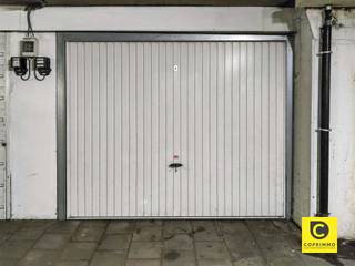 <p><span>Ondergrondse garagebox met automatische garagepoort op zeer goede locatie. </span></p><p><span>Deze ruime garagebox heeft volgende afmetingen: 6,5m diep x 3,1m breed x 2,7m hoog. </span></p><p><span>De garagebox is bovendien voorzien van een individuele elektriciteitsmeter. </span></p><p><span>Huurprijs 140 euro/mnd - Provisiekosten: 5 euro/mnd</span></p><p><span> </span></p><p><span>Voor meer informatie of een bezoek, stuur een mail naar verhuur@coprimmo.be</span></p><p><span> </span></p>