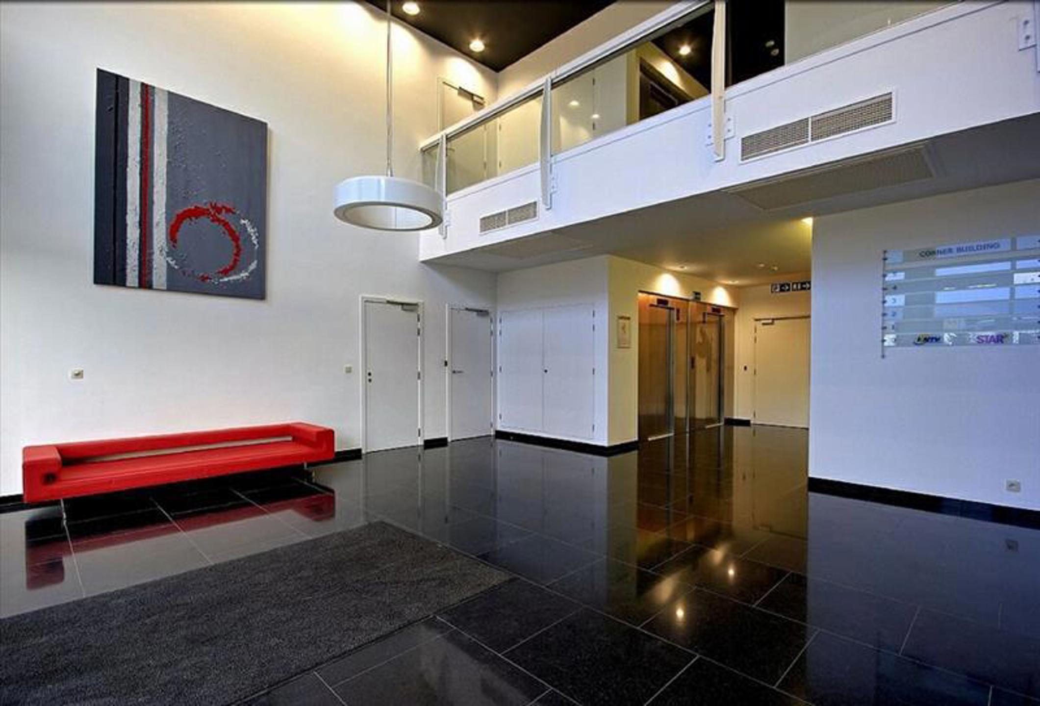 Commercial for rent in Evere - photo 2