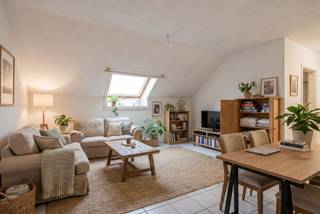Welkom op het Kollegeplein, waar u dit te renoveren appartement kunt ontdekken in een aangename, rustige omgeving vlakbij het...