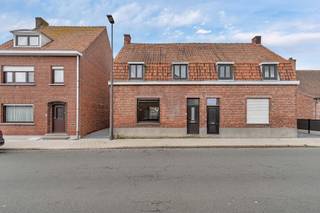 Deze halfopen bebouwing, rustig en landelijk gelegen in Aarsele, een deelgemeente van Tielt, vormt een uitstekende opportuniteit voor zowel...