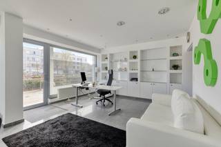 Op Linkeroever bieden wij een multifunctioneel handelspand van 95 m² aan, momenteel verhuurd en dus perfect als investeringspand.Het pand beschikt...