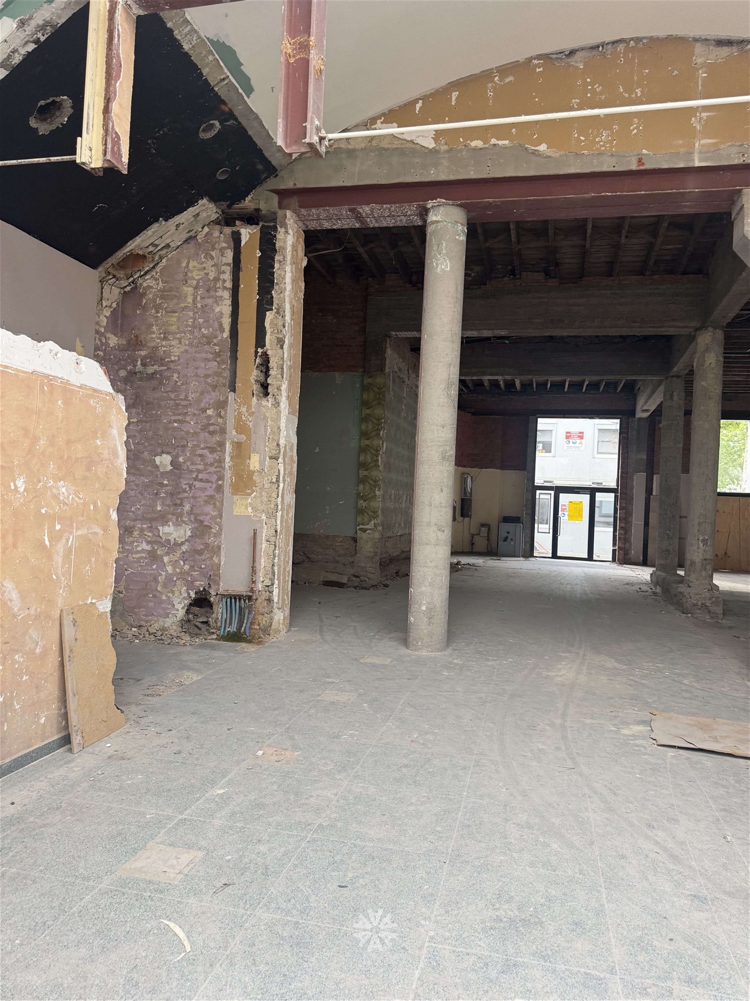 Casco handelspand/kantoorruimte met diverse mogelijkheden te huur op topligging aan Gent-Zuid! - foto 5