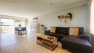 In het hart van Bredene-Dorp bevindt zich deze ruime en bijzonder lichtrijke bel-etagewoning,op wandelafstand van winkels, scholen en openbaar...
