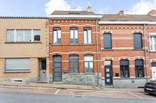 De groeneweg is een mooie locatie aan de rand van de stad in een éénrichtingsstraat. De woning is zeer ruim en ook onmiddellijk instapklaar.Centrale...
