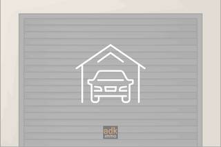 <p><span>Op zoek naar een veilige en ruime garage in het centrum van De Panne? Deze </span><strong><span>ondergrondse garagebox</span></strong><span> biedt een uitstekende combinatie van comfort, veiligheid en praktische toegankelijkheid.</span></p>
<p><span>De garage is voorzien van </span><strong><span>elektriciteit en verlichting</span></strong><span> en beschikt over een </span><strong><span>elektrische sectionaalpoort met afstandsbediening</span></strong><span>, waardoor u steeds gemakkelijk en veilig toegang heeft.</span></p>
<p><span>Dankzij de centrale ligging is deze garage ideaal voor </span><strong><span>eigen gebruik, als extra parkeeroplossing of als interessante investering</span></strong><span>.</span></p>
<p><span>Een ideale oplossing voor wie op zoek is naar een </span><strong><span>comfortabele, veilige en centraal gelegen parkeerplaats in De Panne</span></strong><span>.</span></p>
<p><strong><span>Interesse? Contacteer VERSCHOORE FRANK op 0484 74 44 59 voor meer informatie of een bezoek.</span></strong></p>