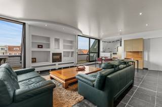 3 terrassen die zuid gericht zijn<br /><br />Dakappartement met een oppervlakte van 160 m²<br /><br />4 mooie slaapkamers<br /><br />Zeer centraal gelegen