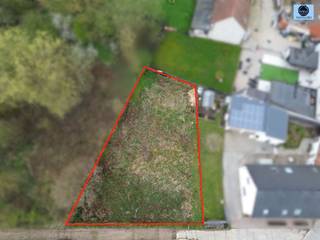 RUSTIG GELEGEN GROND VOOR OBVraagprijs : 149.000 euro Dit goed gelegen perceel voor een open bebouwing met een oppervlakte. van 5a39 is gelegen in...