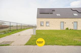 Recente halfopen woning te huur in Aartrijke. Deze woning bevat een inkomhal met apart toilet, toegang tot berging/ wasruimte, leefruimte met...