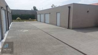 <br />Individuele en privatieve garagebox gelegen in de Knokkestraat te Heist aan Zee. Voorzien van verlichting en stopcontact. Geautomatiseerde gemeenschappelijke sectionale inrijpoort. Zeer gemakkelijk in en uit te rijden.<br /><br /><br /><span><strong>Tehuurstelling onder voorwaarden; Zie www.more.be, "bijlagen"  en onder voorbehoud van beschikbaarheid.</strong></span><br /> 