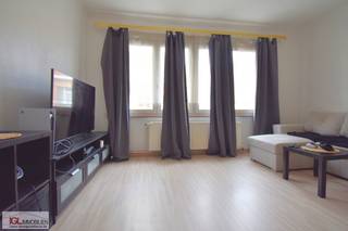 Idéalement situé à proximité des transports publics, des écoles et des commerces.Appartement cosy et lumineux avec séjour, cuisine, balcon, salle de...