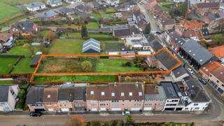 Voor meer info of een bezoek, bel 02 884 23 25: Topo-Immo biedt u deze projectgrond, gelegen in het hartje van Gooik. Met een straatbreedte van...