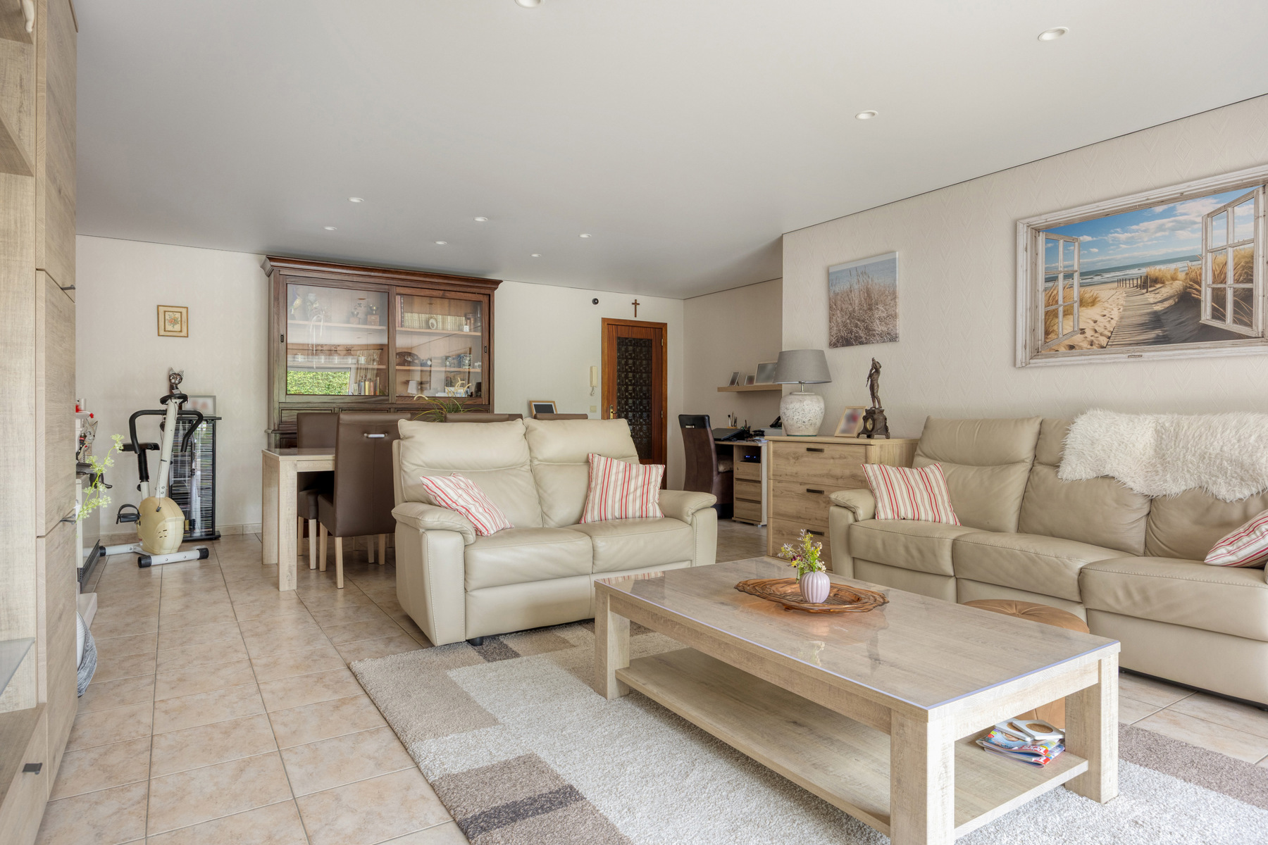 Gelijkvloers appartement met 2 kamers, terras en 2 garages - foto 4