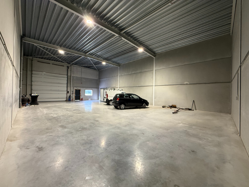Recente KMO-unit van 234 m² met 2 privatieve parkeerplaatsen - photo 4