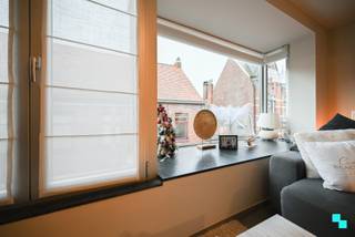 Ontdek dit erg goed onderhouden en centraal gelegen appartement met twee slaapkamers in het centrum van Izegem. Perfect voor eigen bewoning of...