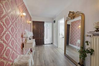 Algemeen:- verwarming via aardgas met radiatoren (2020)- houten ramen met dubbele beglazing, deels enkel glas- EPC 396 kWh/m²- Bouwjaar 1976 maar...