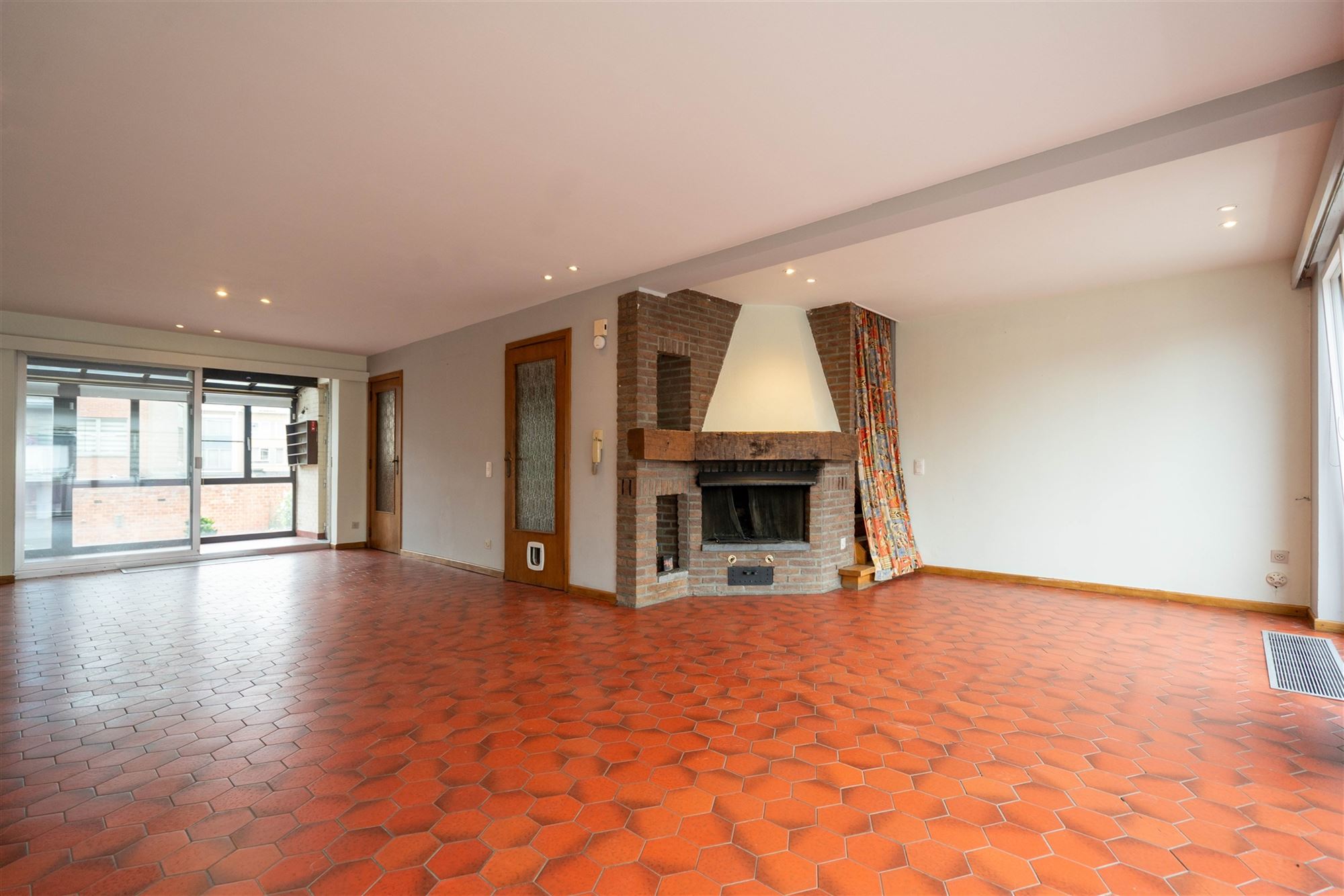 Ruime bel-étage woning met garage! - foto 1