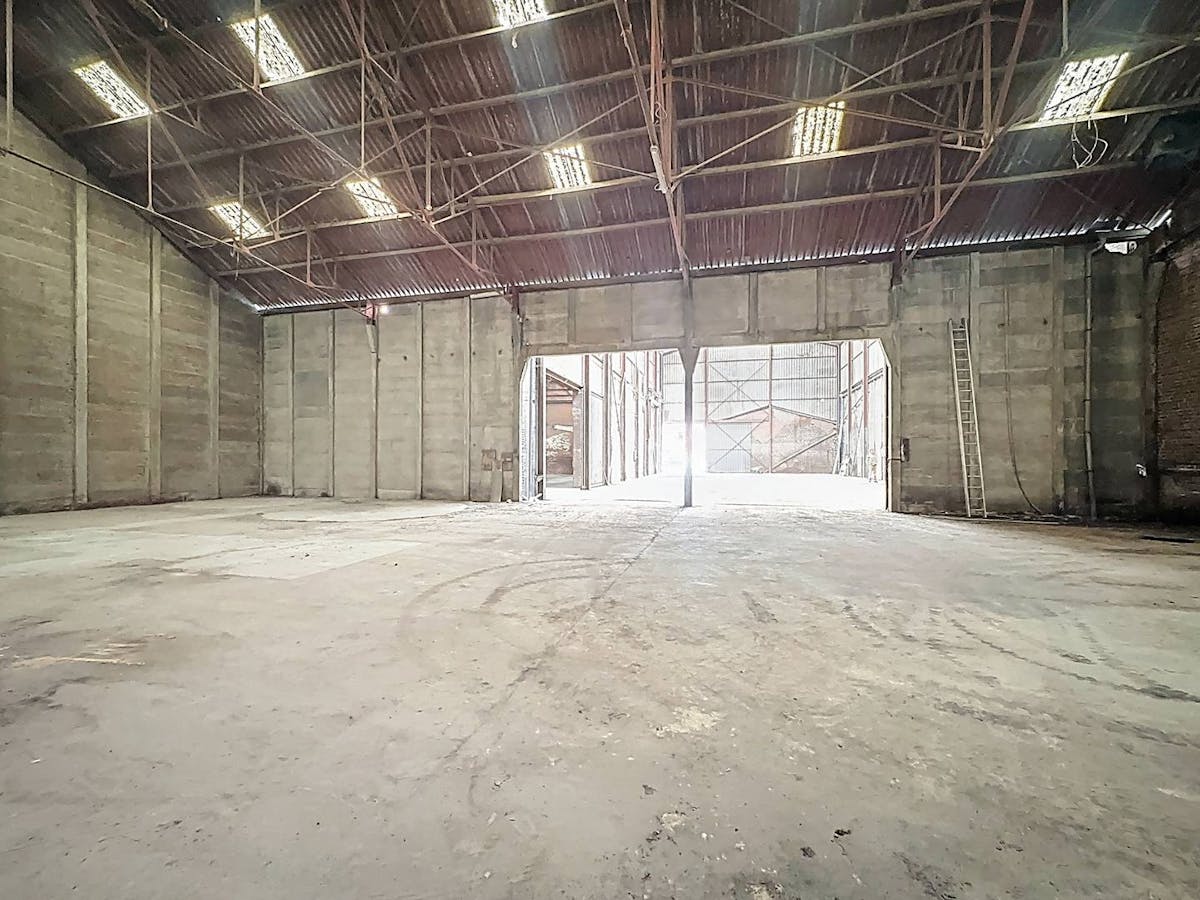 Warehouse of approximately 1,013 m² for rent in Sint-Baafs-Vijve. - photo 5