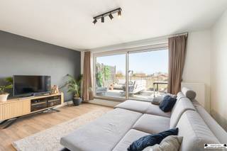  Lichtrijk en modern appartement met prachtig (dak)terras Droomt u van een lichtrijk en instapklaar appartement met veel buitenruimte? Dit prachtige...