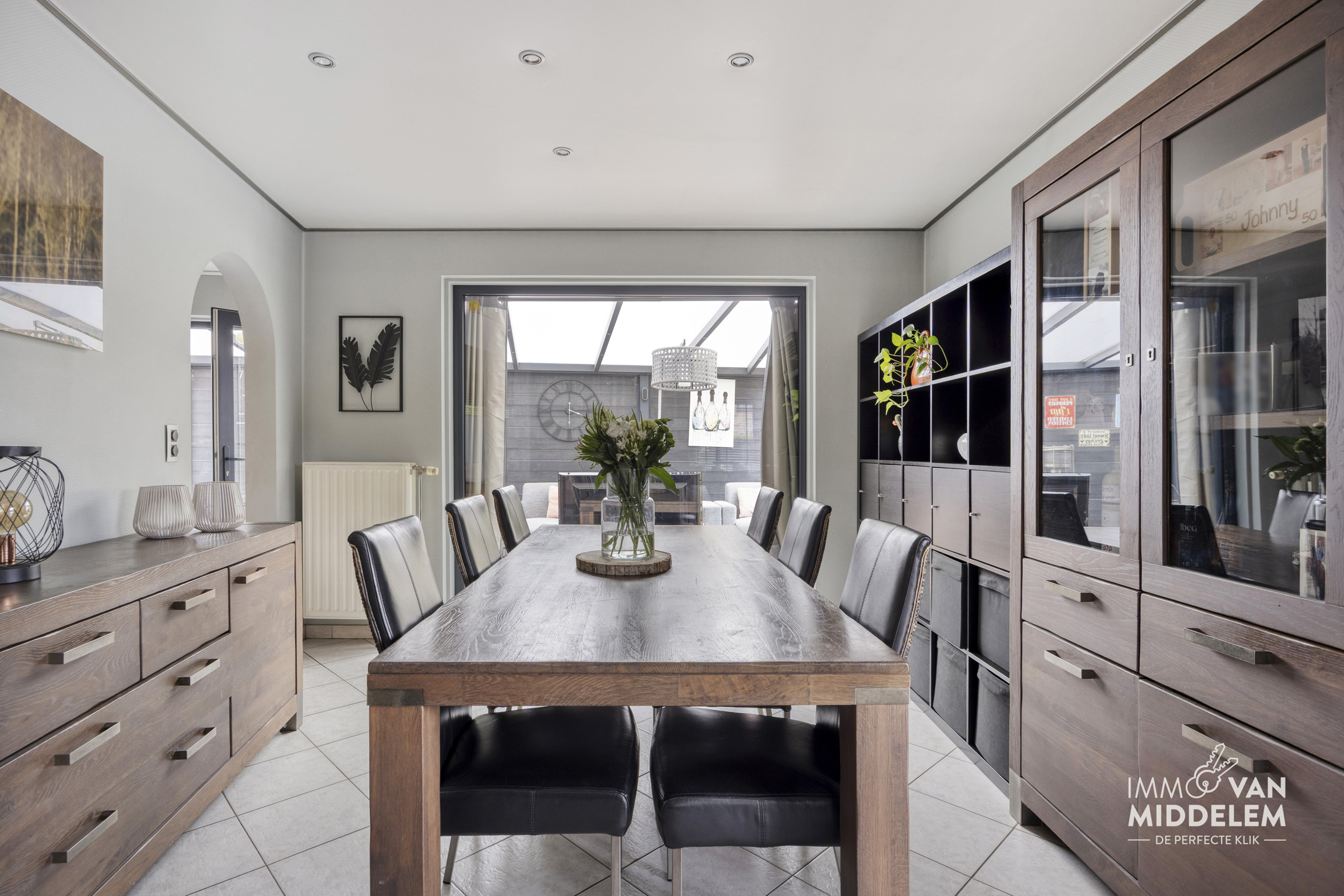 INSTAPKLARE WONING MET 3 KAMERS, ZWEMBAD, GARAGE EN TUIN - foto 4