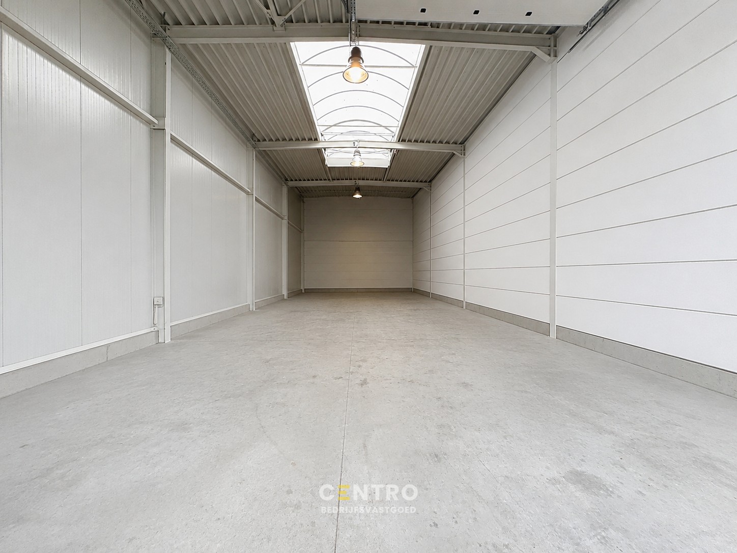 Instapklaar MAGAZIJN (182m²) TE KOOP met alle voorzieningen en 2 private parkeerplaatsen voor de deur te Brugge (Sint-Michiels), Ten Briele. Geen WVI! - foto 5