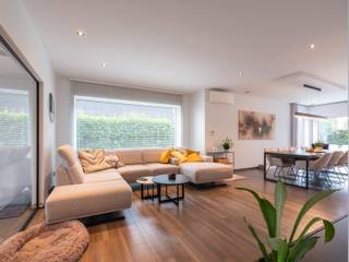 <span><strong>VOLLEDIG INSTAPKLARE MODERNE VRIJSTAANDE WONING MET 3 SLAAPKAMERS OP EEN PERCEEL VAN 6A90CA TE DILSEN-STOKKEM (STOKKEM) <br /><br />TROEVEN<br /></strong>- <span>Gelegen nabij het charmante centrum van Stokkem. <br /></span>- Goede bereikbaarheid naar omliggende steden zoals: Maaseik, Maasmechelen,...<br />- Dichtbij de Nederlandse grens. <br />- <span>Ruime woning met een bewoonbare oppervlakte van maar liefst 175m².<br /></span>- Energielabel A: energiezuinige woning! <br />- 2 badkamers! <br />- Airco. <br />- Vrijstaande garage. <br />- Ruim terras aan de achterzijde van de woning met zicht op de tuin. <strong><br /><br />KELDERVERDIEPING -01 | volledige kruipkelder (+/- 80cm hoogte)</strong><strong><br /><br />GELIJKVLOERS (00) <br /></strong>- Inkomhal (3,15m x 3,55m = 11.18m²): trap naar de eerste verdieping (tredes in eik), wandverlichting, kastenwand in trap, tegelvloer.<br />- Hal (1,25m x 1,00m = 1.25m²): doorgang naar wasplaats, tegelvloer. <br />- Woonkamer (3,30m x 10,00m = 33m²): schuifpui naar tuin/terras, wandmeubel met kasten, lades en indirecte verlichting, airco, tegelvloer. </span><br /><span>- Keuken (5,30m x 3,60m = 19.08 m²): keukenwand met onderkasten, bovenkasten, koelkast, lades, inductiekookplaat, dampkap, werkblad in composiet , vaatwasser, oven, microgolfoven; keukeneiland met onderkasten, spoelbak, werkblad in composiet, lades, ontbijttafel; deur naar tuin & terras, tegelvloer. </span><br /><span>- Toilet (1,70m x 1,10m = 1.87m²): hangtoilet, lavabo, onderkast, tegelvloer.</span><br /><span>- Wasplaats (3,90m x 3,30m = 12.87 m²): inbouwkasten, linnenkoker, aansluiting wasmachine/droogkast, ,kitchenette met spoelbak en onderkasten, luik naar de kruipkelder, deur naar de tuin, tegelvloer. </span><br /><span>- Bureau (3,35m x 4,00m = 13.4 m²): wandmeubel met kast, bureel, onderkasten, verlichting, glazen deur naar de leefruimte, airco, tegelvloer. </span><br /><br /><span><strong>VERDIEPING</strong> <strong>+01 </strong></span><br /><span>- Overloop (1m x 4.75m en 1.45mx1.2m, 3mx2.6m = 14.29 m²): trap naar het gelijkvloers voorzien van glazen balustrade, inbouwkast, wandverlichting, luik naar de zolder, laminaat.<br />- Apart toilet (1,80m x 1,00m = 1.8m²): Hangtoilet, lavabo, tegelvloer.<br />- Slaapkamer 1 (4,00m x 4,70m = 18.8m²): airco, laminaat.<br />- Badkamer 1 (3,10m x 3,45m = 10.69 m²): aansluitend aan slaapkamer 1, wandtegels, inloopdouche, ligbad. Badkamermeubel met dubbele lavabo, lades, linnenkoker naar onderliggende wasplaats, spiegel, tegelvloer.<br />- Slaapkamer 2 (3,50m x 4,00m = 14m²): laminaat. <br />- Slaapkamer 3 (3,30m x 4,00m = 13.2m²): inbouwkasten, airco, laminaat. <br />- Badkamer 2 (2.75m x 1.4m = 3.85m²): Badkamermeubel met lavabo, lades en spiegel. Inloopdouche, toilet, wandbetegeling, tegelvloer.<br />- Dressing (2,00m x 2,70m = 5.4 m²): inbouwkasten, laminaat. <br /><br /><strong>ZOLDERVERDIEPING</strong> <strong>+02: Bergzolder, bereikbaar via luik.</strong><br /></span><br /><span><strong>EXTERIEUR</strong></span><br /><span>- Garage (11,00m x 3,65m = 40.15 m²): automatische sectionale poort, omvormer zonnepanelen, tuinberging, grondwaterpomp, gepolierde betonvloer.<br />- Beklinderde oprijlaan, automatische toegangspoort, omheinde en aangeplant tuin.<br />- Terras: 6.5m x 7.3m en 3.53x2.8m = 57.33m², terrastegels met verlichte rand.<br /><br /><strong>18 ZONNEPANELEN SINDS 2020. </strong><br /><br />Bekijkt u deze advertentie via een aanverwante vastgoedsite, surf dan zeker naar onze website <strong>www.N78vastgoed.be</strong> voor een uitgebreide beschrijving en foto's. <strong>Meer info: +32 (0)89 86 18 88 of info@N78vastgoed.be.</strong></span>