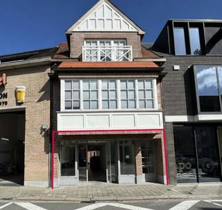 Deze goed bereikbare handelszaak van 103 m² bevindt zich op een uitstekende locatie, nabij de Groentenmarkt. Het pand, dat voorheen dienstdeed...