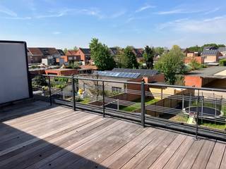 Instapklaar duplex-appartement met o.a. 2 slaapkamers , kelderberging, fietsenberging en groot terras. EPC = 150. Gemeenschappelijke kosten...