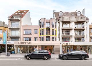 EERSTE BEZOEKMOMENT OP ZATERDAG 11/04/2026 - SCHRIJF U IN VIA ONZE WEBSITE Volledig gerenoveerd appartement met 2 slaapkamers te huur in een...