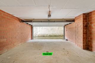 Dubbele garagebox te koop in rustige wijk.Ideaal voor twee wagens of opslagplaats...