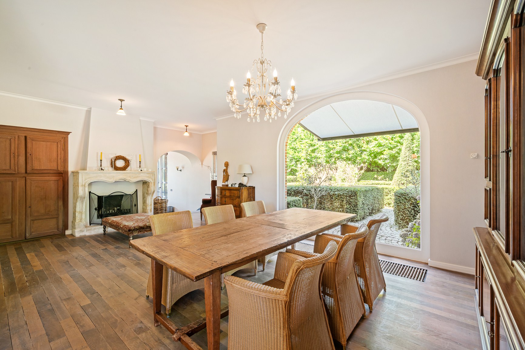 Country house with beautifully landscaped ornamental garden and mature hedges in Overrepen, Tongeren. - photo 4
