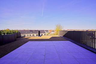 Park Viridis is een uniek woonproject gelegen nabij het centrum van Beveren, in een bijzonder groene en rustige omgeving. Energiezuinig wonen staat hier centraal.<br />De afwerking van deze appartementen bevindt zich in de eindfase en bieden alle modern comfort. Er kunnen nog aanpassingen gebeuren op het vlak van keuken en badkamer, volledig in samenspraak en volgens de voorziene budgetten in het lastenboek.<br />Het project bestaat uit meerdere woonentiteiten en is omgeven door een prachtig groen park van maar liefst 7.000 m². Elk appartement beschikt over een ruim en gezellig terras met zicht op de tuin.<br />Voor dit hedendaagse project wordt gewerkt met de allernieuwste technieken, waaronder zonnepanelen en warmtepompen met vloerverwarming en vloerkoeling. Daarnaast is er de mogelijkheid om een ondergrondse parkeerplaats aan te kopen.<br />Wenst u deze unieke kans niet te laten voorbijgaan? Maak dan gerust een afspraak. <br />referentie: 4606