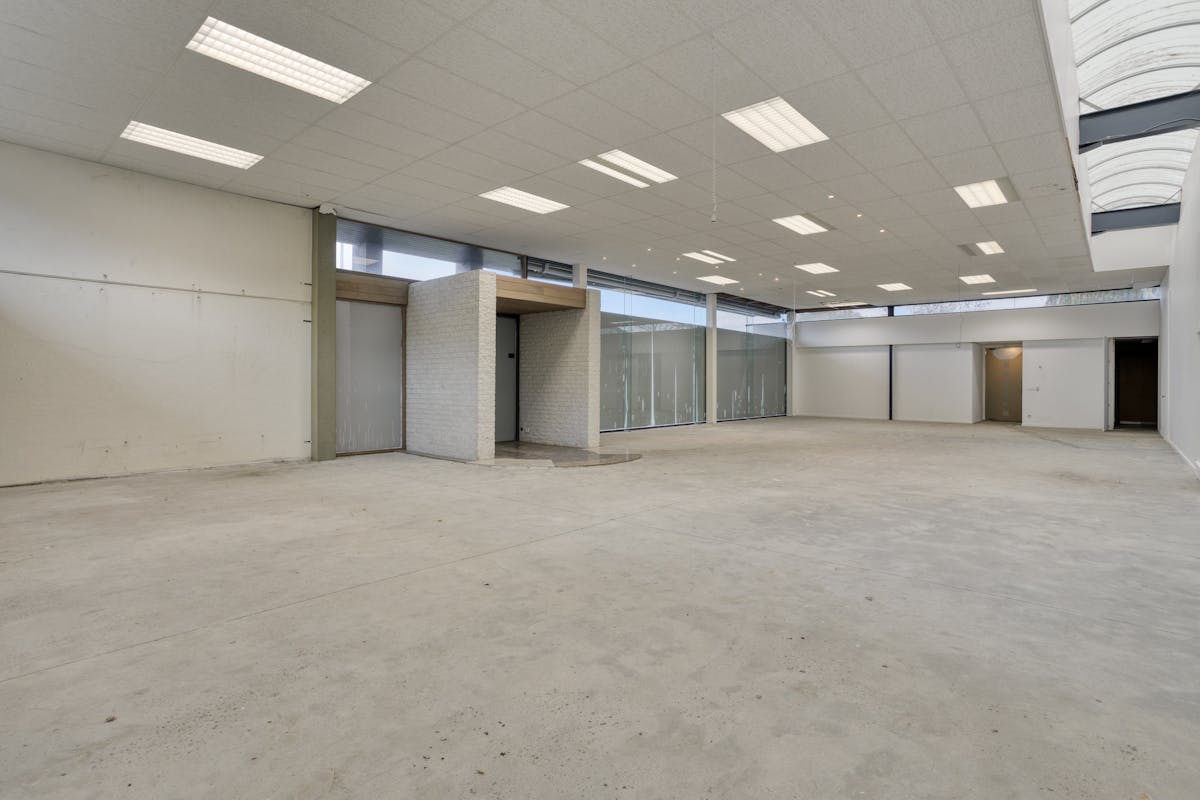 Toonzaal met prachtig ingerichte burelen in Oostnieuwkerke-Staden - foto 5