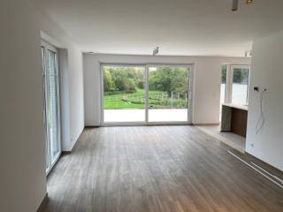 NIEUWBOUW prachtig afgewerkte 3-gevelwoning met grote tuin, ideaal gelegen in een rustige buurt en op 25min van centrum Leuven.Gelijkvloers:...